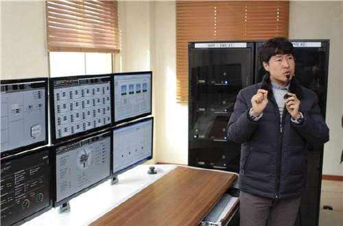 김종율 박사가 풍력발전단지 출력제어시스템에 대해 설명하고 있다. ⓒ 한국전기연구원