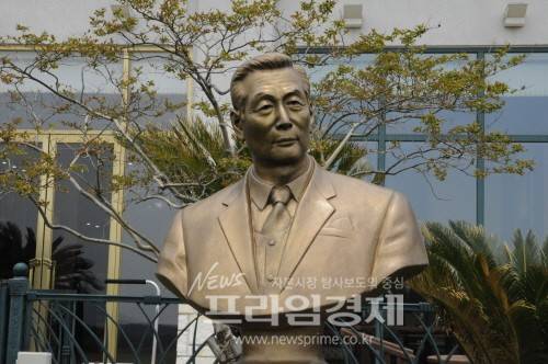 한국 현대사에 길이 남을 신격호 회장의 미래에 대한 선견지명과 기업가 정신은 길이 새겨 봐야 한다. 사진은 제주도에 위치한 롯데스카이힐 골프장에 세워진 신격호 회장 흉상. ⓒ 프라임경제DB