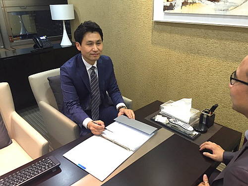 박성훈 NH광화문금융플러스PB팀장이 종합자산관리 서비스를 진행하고 있다. = 이윤형기자