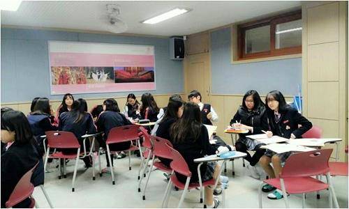 남예종예술실용전문학교는 연기예술계열 14학번 학생들이 중학교 방과 후 뮤지컬 동아리에서 직접 학생들을 지도하고 있다. ⓒ 남예종예술실용전문학교