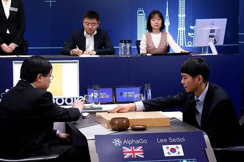 지난 3월 이세돌 9단은 구글이 개발한 인공지능 알파고에게 패배했다. ⓒ 뉴스1