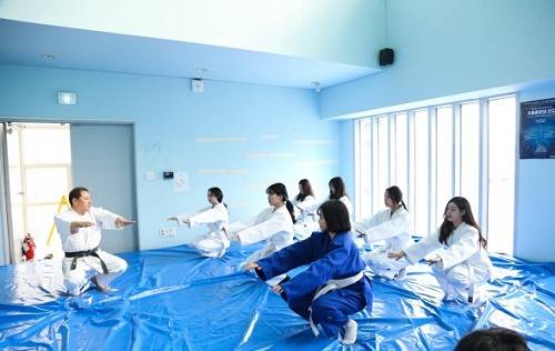 한국항공직업전문학교는 항공운항전공 과목에 '자기방어술'을 새롭게 개설해 안전관리에 최적화된 객실승무원을 양성할 예정이다. ⓒ 한국항공직업전문학교