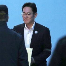 이재용 부회장이 포승에 묶여 있다. ⓒ 뉴스1