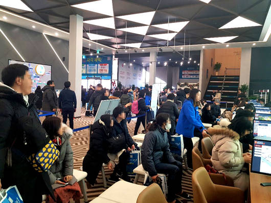 '일산자이 3차' 견본주택은 경기도 고양시 일산동구 식사동 844에 지난 14일 개관했다. 견본주택에는 오전부터 많은 인파가 몰렸다. = 장귀용 기자