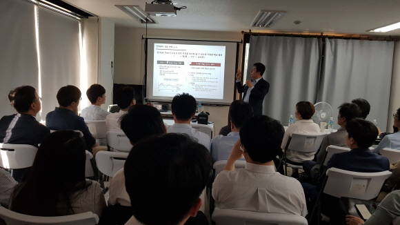 23일 강남 팔래스빌딩에서 'AI기반 지능형 상담봇과 RPA'세미나가 진행되고 있다. = 김이래 기자