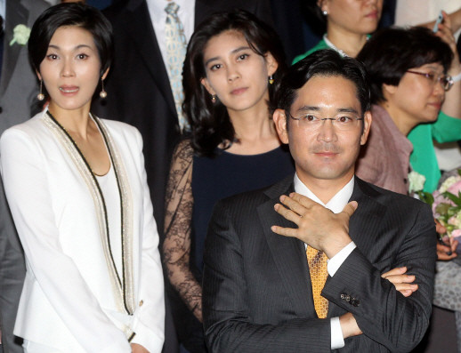 보험법법 개정으로 매번 삼성을 긴장시켜 온 이종걸 민주당 의원이 차기 총선 공천에서 배제된다. 삼성 오너 일가만 수혜를 누릴 것이라는 평가가 나온다. 사진은 오너 3세 남매들. ⓒ 연합뉴스