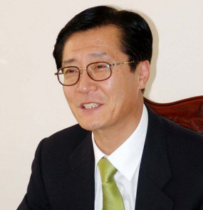 신안군을 디자인 하는 박우량 군수. ⓒ 프라임경제