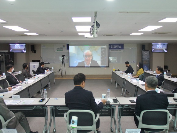 28일 동아시아 3국의 비공식 근로형태 확산, HR서비스의 대응과 방향 등을 이야기하는 '2021 제15회 세계고용연맹 동북아시아지역 컨퍼런스'가 개최됐다. ⓒ 한국HR서비스산업협회