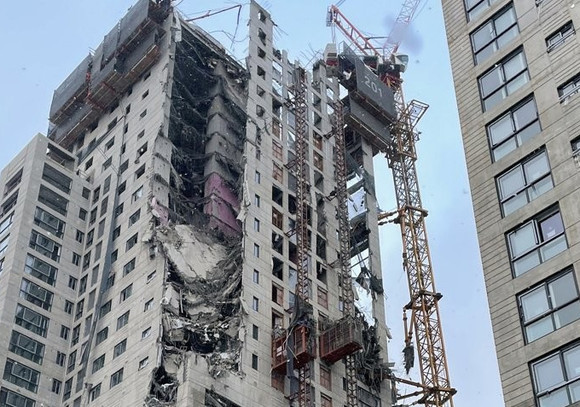 지난 1월11일 광주 서구 화정동에 짓는 신축 아파트 공사 현장에서 외벽이 무너져내리는 사고가 발생했다. ⓒ 연합뉴스