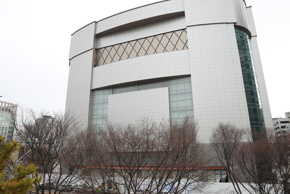 만 3년동안 흉물로 방치된 롯데백화점. ⓒ 프라임경제