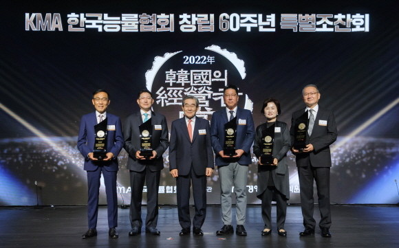 (왼쪽부터) 김기남 삼성전자 종합기술원 회장, 조현준 효성그룹 회장, 이봉서 한국능률협회 회장, 정지선 현대백화점그룹 회장, 한현옥 클리오 사장, 김창수 에프앤에프 회장. © 현대백화점