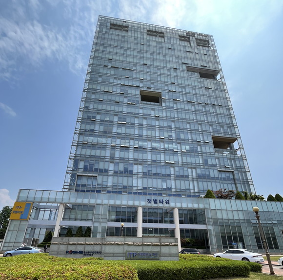 중진공 인천지역본부는 포스트 코로나 시대 지역산업을 선도할 미래 먹거리 산업으로 바이오·스마트물류 분야를 선정, 전략적인 지원체계를 강화하고 있다. ⓒ 중소벤처기업진흥공단 인천지역본부