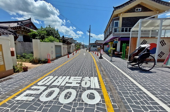 일방통행 정비 공사가 마무리된 황리단길 골목안 모습. ⓒ 경주시청