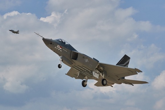 KF-21이 우리하늘을 비행하고 있다. ⓒ 방사청