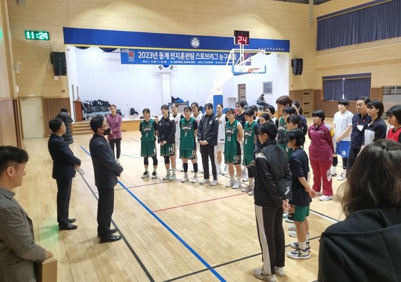 농구팀들이 사천시에서 동계전지훈련을 하고 있다. ⓒ 사천시