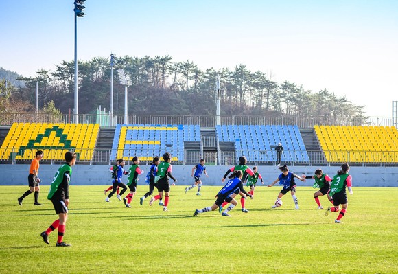 국가대표 여자 U-15 축구팀, 국가대표 여자 U-16이 남해에서 동계훈련을 하고 있다. ⓒ 남해군