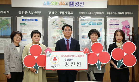 강진원 강진군수는 1일 강진 나눔리더 1호로 이름을 올렸다. ⓒ 강진군