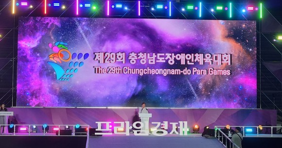 지난 7일 보령종합운동장에서 열린 제29회 충남장애인체전 개막식에 참석해 환영사를 하고 있는 김동일 보령시장. ⓒ 프라임경제