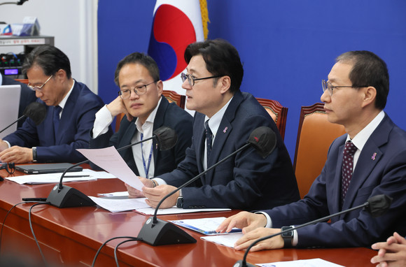 홍익표 더불어민주당 원내대표가 26일 국회에서 열린 국정감사대책회의에서 발언하고 있다. ⓒ 연합뉴스