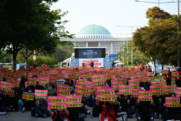 인천 검단아파트 지하주차장 붕괴사고와 관련해 오는 31일 LH‧GS건설‧비대위간 첫 '3자 보상 협의 간담회'가 예정됐다. ⓒ AA13-1‧2BL 입주예정자 비상대책위원회