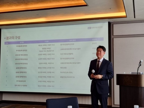 한국액셀러레이터가 기자간담회를 개최, 연내 초기투자기관협회와 통합을 위한 서명식을 진행했다. = 김상준 기자