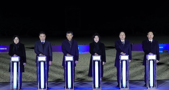 이장우 대전시장은 '제9회 서해수호의 날' 지난 20일 국립대전현충원에서 열린 서해수호 55 영웅들을 추모하는 '불멸의 빛' 점등식에 참석했다. ⓒ 대전시
