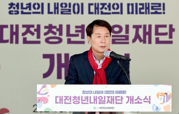 이상래 의장은 18일 서구 갈마동에 위치한 대전 청년내일재단의 개소식에 참석해 축사를 하고 있다. ⓒ 의회사무국