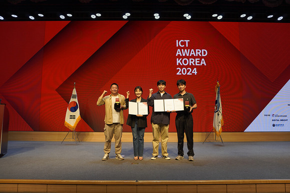 롯데손해보험은 지난 22일 서울 강남구 과학기술컨벤션센터에서 열린 ‘ICT 어워드 코리아 2024’에서 2개 부문 동시 수상을 했다. ⓒ 롯데손해보험