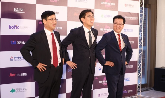 왼쪽부터 이은학 대전정보문화산업진흥원장, 장호종 대전시 경제과학부시장, 조원휘 대전시의회 의장. ⓒ 대전시