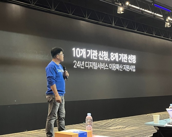 백창열 NHN두레이 대표가 15일 NHN 판교 사옥에서 열린 Dooray! 기자간담회를 열고 Dooray AI를 발표 중이다. =최민경 기자