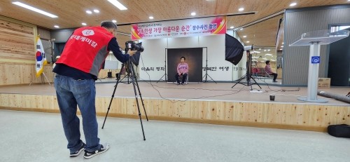 어르신 24명에게 무병장수를 기원하는 장수 사진 촬영을 진행했다. ⓒ 롯데케미칼 여수공장