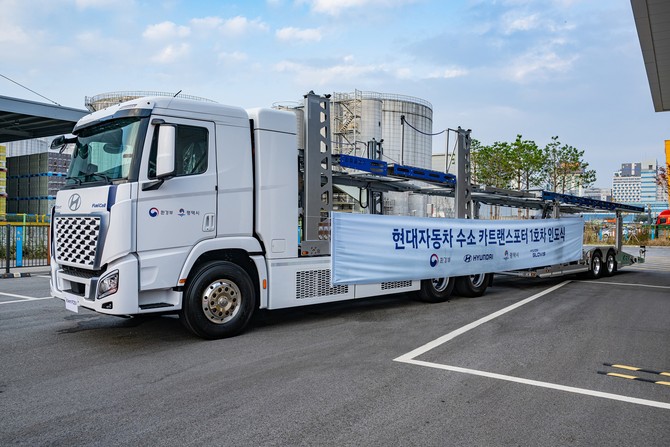 엑시언트 수소전기트럭 카트랜스포터. ⓒ 현대자동차
