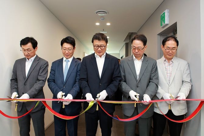 컨택센터 업계에서 유일하게 ESG 관련 인증을 모두 획득했다. ⓒ유니에스