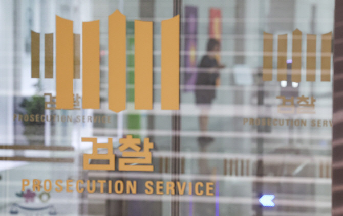 검찰이 인도네시아에서 수주한 건설공사를 추진하는 과정에서 고위공무원에게 뇌물을 공여했다는 의혹과 관련해 현대건설에 대한 강제수사에 나섰다. © 연합뉴스