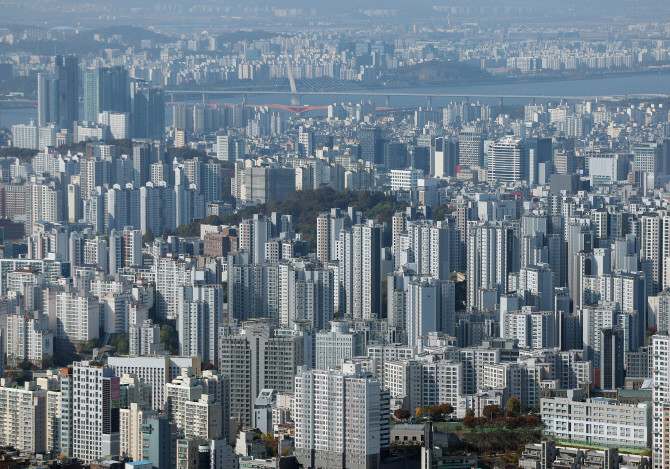 입주 5년 이내 신축 아파트 가격이 다른 아파트보다 1.3배 가량 비싼 것으로 나타났다. © 연합뉴스