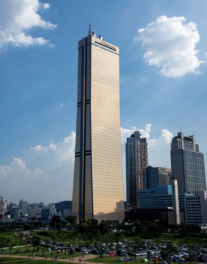 한화생명은 미국 스탠포드대학교 산하 인간중심 AI연구소와 산학협력을 체결해 연구 프로젝트를 진행하고 있다고 19일 밝혔다. ⓒ 한화생명
