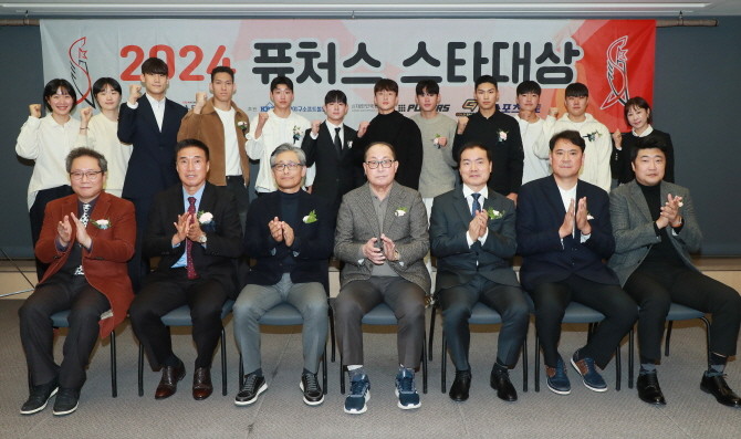 지난 25일 서울 프레스센터에서 진행된 '2024 퓨처스 스타대상 시상식'에서 수상자와 참석자들이 기념촬영을 하고 있다. © 스타뉴스