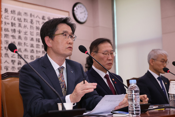 오동운 공수처장이 9일 국회 법제사법위원회 전체회의에 출석해 의원질의에 답변하고 있다. ⓒ 연합뉴스