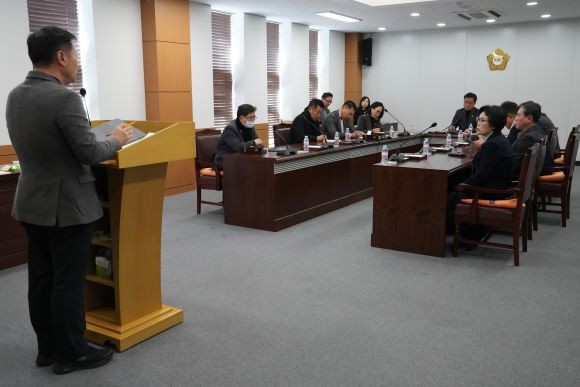영천시의회 수돗물 망간 수질오염과 관련한 긴급회의 모습. ⓒ 영천시의회
