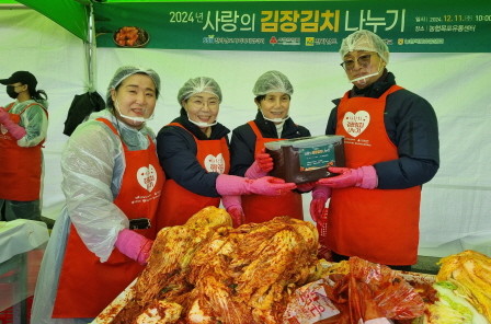 전라남도는 목포농수산물유통센터에서 2024년 사랑의 김장김치 나누기 행사를 가졌다. ⓒ 전남도