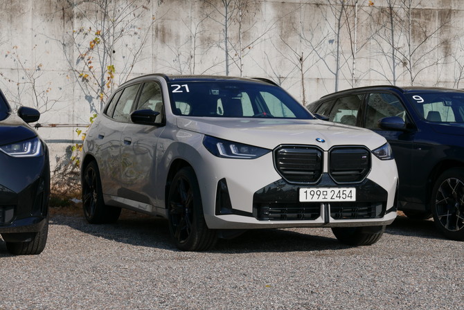 뉴 X3는 BMW X 모델 특유의 비율에 새로운 디자인 언어를 적용해 일체감 있는 외관을 완성했다. = 노병우 기자