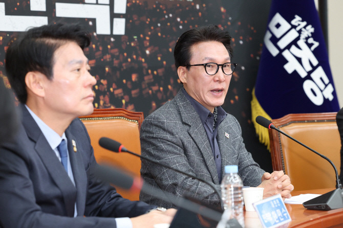 김민석 더불어민주당 최고위원(오른쪽). ⓒ 연합뉴스