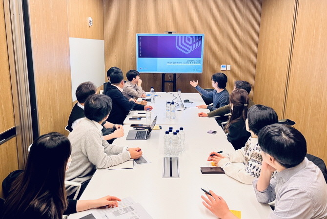 포씨게이트 및 고려대학교 의료원 관계자들이 고려대의료원 모바일 입원 플랫폼 구축 사업 착수보고회를 진행하고 있다. © 지오영