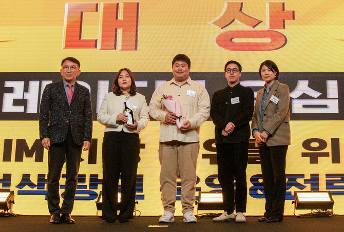 '검색퍼포먼스 부문' 대상 수상자 플레이디 성장전략본부 유재신 본부장(오른쪽 첫 번째). ⓒ KT