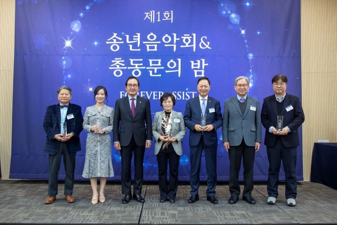 어시스트 수상자들이 기념 촬영을 하고 있다. ⓒ 서울과학종합대학원대학교