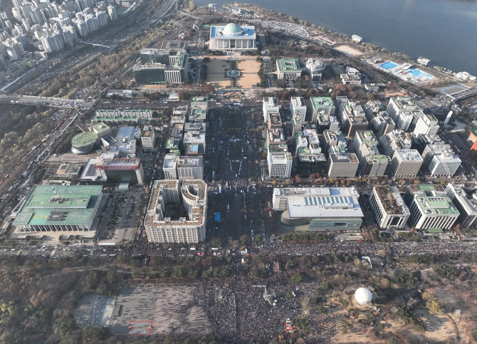 14일 서울 영등포구 여의도 국회 일대에 윤석열 대통령 탄핵 촉구 집회 참석자들이 운집해 있다. ⓒ 연합뉴스