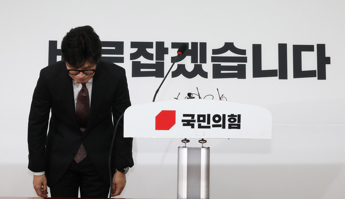 한동훈 국민의힘 대표가 16일 오전 서울 여의도 국회에서 열린 기자회견에서 인사하고 있다. ⓒ 연합뉴스