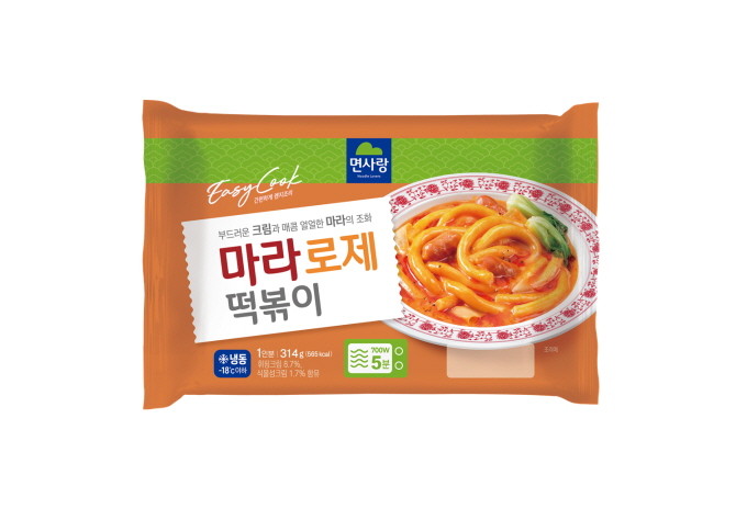 면사랑이 냉동간편식 신제품 '마라로제떡볶이'를 출시했다. © 면사랑