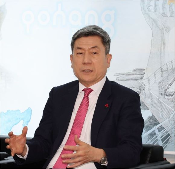 이강덕 포항시장은 16일 시청 브리핑룸을 찾아 대통령 탄핵안 국회 통과에 따른 '지역 안정 특별대책'을 설명하고 있다. ⓒ 포항시