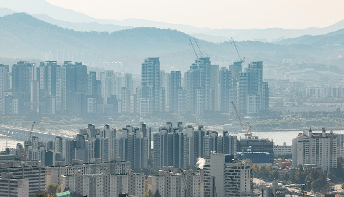 오는 18일부터 수도권에서 전용면적 85㎡ 이하, 공시가격 5억원 이하 빌라 1채를 보유한 사람도 청약시 무주택자로 인정받는다. © 연합뉴스